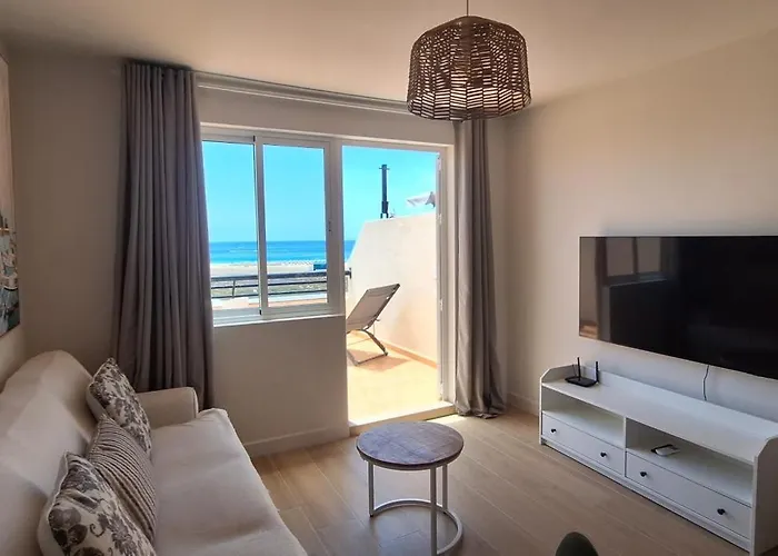 Апартаменты Ocean Breeze House *