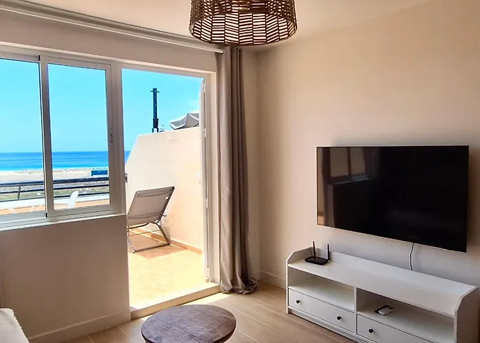 Апартаменты Ocean Breeze House *